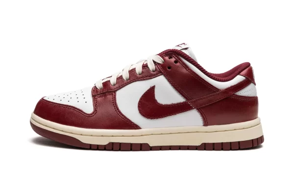 NIKE DUNK LO PRM WMNS "Team Red"