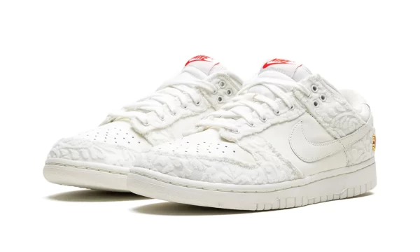 NIKE DUNK LOW WMNS "Giver Her Flowers" - Image 3