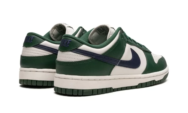 NIKE DUNK LOW WMNS "Gorge Green" - Image 4