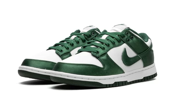 NIKE DUNK LOW WMNS "Green Satin" - Image 3