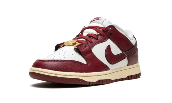 NIKE DUNK LOW WMNS "Just Do it - Team Red" - Image 4