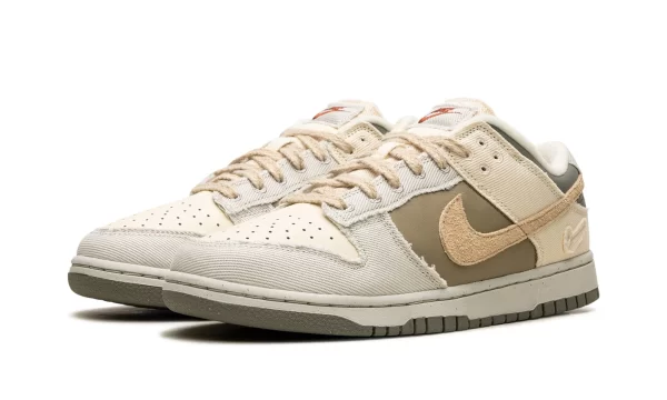 NIKE DUNK LOW WMNS "Light Bone Neutral Olive" - Image 3