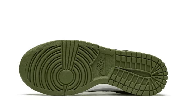 NIKE DUNK LOW WMNS "Medium Olive" - Image 6